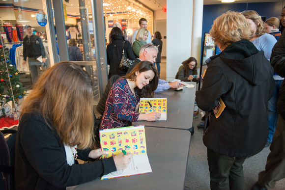 20161207-1_Augie Book Signing_014